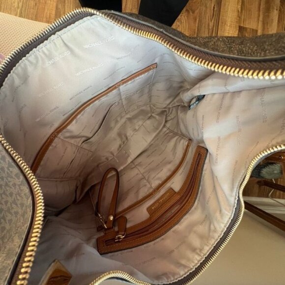 Michael Kors large handbag - NEW - Picture 2 of 2